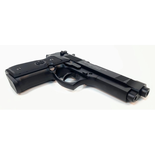 757 - A Beretta (Umarex) Co2 Air Pistol with Carry Case. Comes with ammo and safety googles. In good condi... 