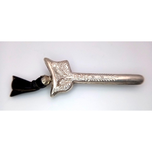 1202 - A Vintage or Antique Silver and Horn Handle Kris Knife and Sheathe Bar Brooch. Knife is removeable. ... 