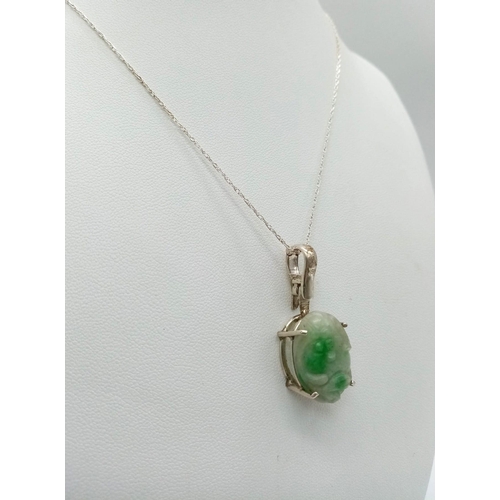 1134 - A Vintage Sterling Silver Carved Jadeite Pendant Necklace. 50cm Length Sterling Silver Chain. Pendan... 