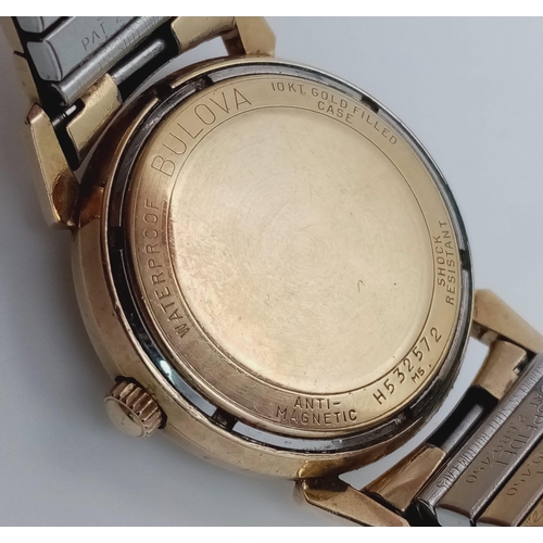 65 - A Vintage 1960s Bulova Self-Winding Gents Watch. Gold plated expandable strap. Gold plated case - 32... 