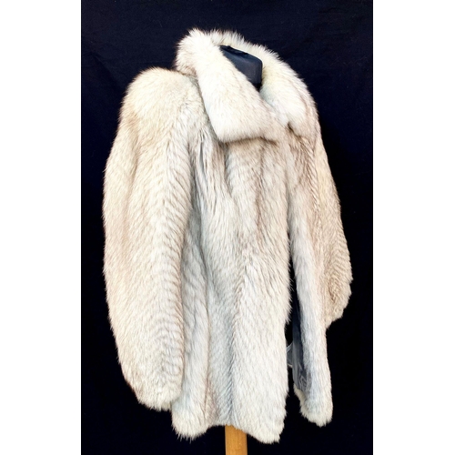 319 - A Vintage Mid-Length Chinchilla Fur Coat. In good condition but please see photos. Size Large.