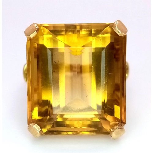 43 - An 18k yellow gold vintage citrine ring (citrine:18mm X 16mm). 10.6g. Size K.