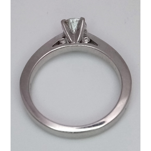 102 - A PLATINUM DIAMOND SOLITAIRE RING WITH DIAMOND SHOULDERS - 0.50CT MAIN STONE. 5.9G. SIZE M. GORGEOUS... 