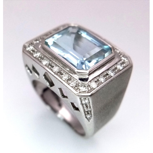 122 - AN 18K WHITE GOLD DIAMOND & AQUAMARINE RING. 10.6G. SIZE J. APPROX 4CT AQUAMARINE.