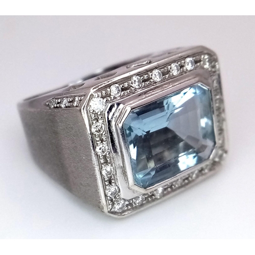 122 - AN 18K WHITE GOLD DIAMOND & AQUAMARINE RING. 10.6G. SIZE J. APPROX 4CT AQUAMARINE.