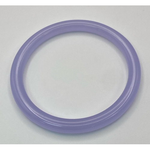 1325 - A Lilac Jade Coloured Thin Bangle. 6cm inner diameter. 8mm width.