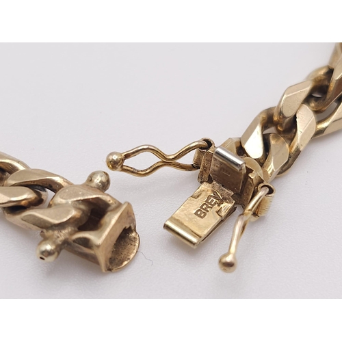 30 - A 9 K yellow gold chain bracelet, Fully hallmarked, length: 23.5 cm, weight: 21.3 g.