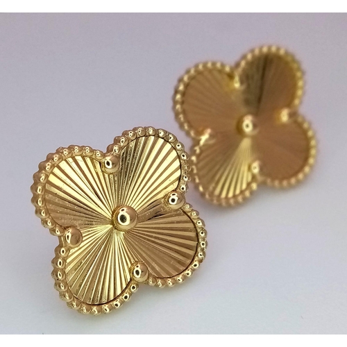 557 - A PAIR OF 18K YELLOW GOLD STUD EARRINGS 2.5G