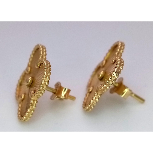 557 - A PAIR OF 18K YELLOW GOLD STUD EARRINGS 2.5G