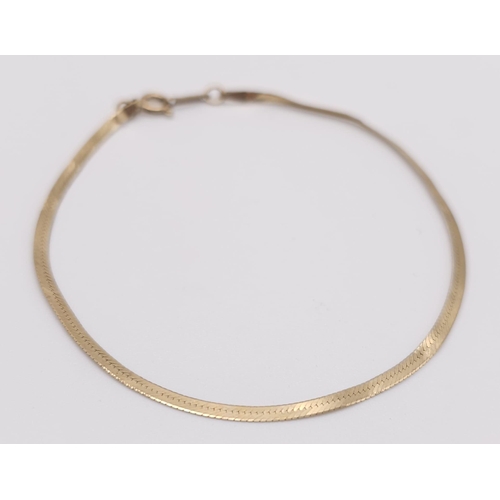 93 - A wonderful, 9 K yellow gold, flat chain necklace and bracelet set. Necklace length: 41 cm, bracelet... 