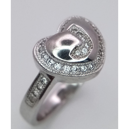 998 - A STERLING SILVER STONE SET HEART RING WITH THE INITIAL J. 4.2G. SIZE N