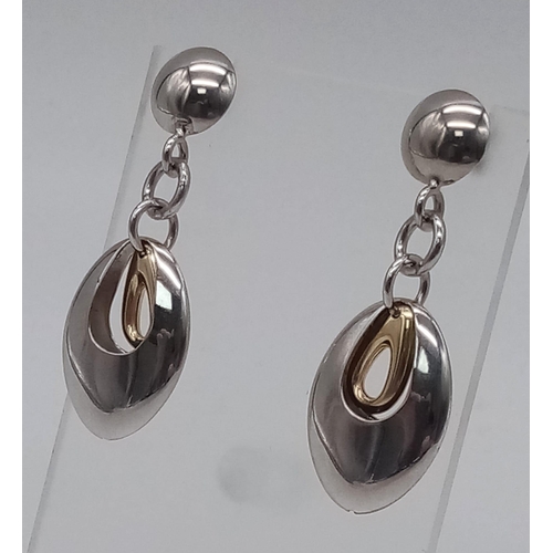 1238 - A sterling silver, two tone pair of earrings, drop: 4 cm, total weight: 8 g.