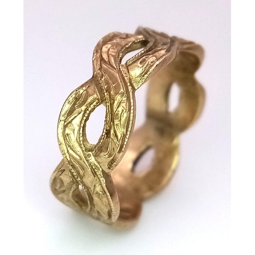 219 - A 9 K yellow gold ring of two bands crossing over each other.  Size: G, weight: 2 g.