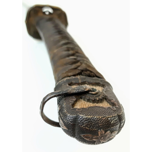 313 - WW2 Japanese Officers Type 98 Shin-Guntō Sword. Leather combat scabbard. Nice markings on the Tang, ... 