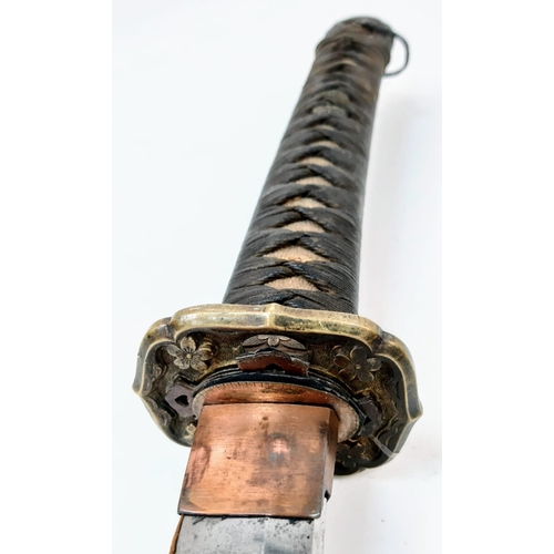 313 - WW2 Japanese Officers Type 98 Shin-Guntō Sword. Leather combat scabbard. Nice markings on the Tang, ... 