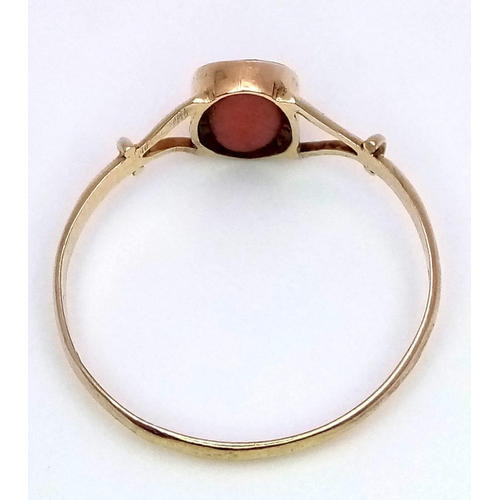 458 - A 9 K yellow gold ring with a red coral cabochon, size: K, weight: 0.7 g.