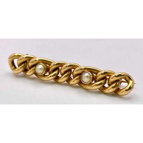 1062 - An Antique 15K Yellow Gold and Pearl Bar Brooch. Twisted curb design. 4.5cm. 4.3g total weight.