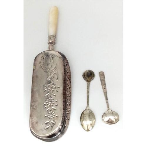 784 - An Eclectic Mix - An Antique Silver Plated Bread Crumb Scoop with Mother of Pearl Handle - 32cm, A G... 