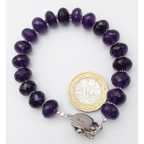 1122 - A 155ct Beautifully Faceted Amethyst Gemstone Bracelet with 925 Silver Amethyst Clasp. 18cm length. ... 