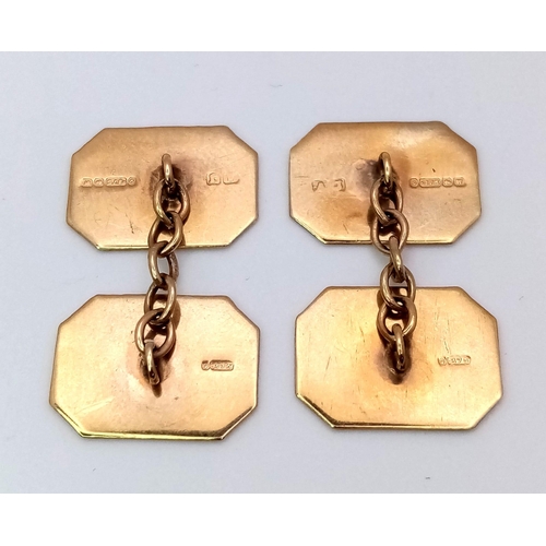 115 - A 9 K yellow gold pair of beautifully hand engraved cufflinks. Weight: 4.3 g.