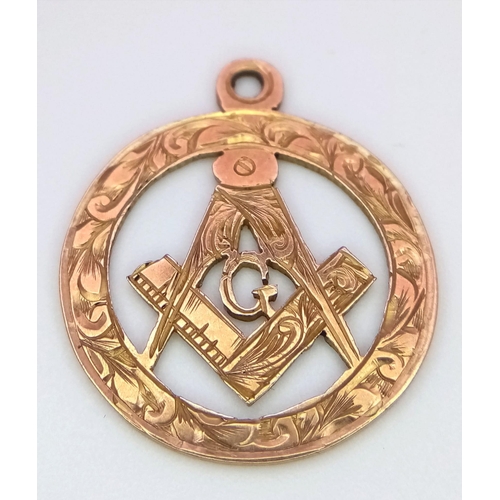 226 - A 9 K rose gold masonic pendant, diameter: 20 mm, weight: 1.8 g.