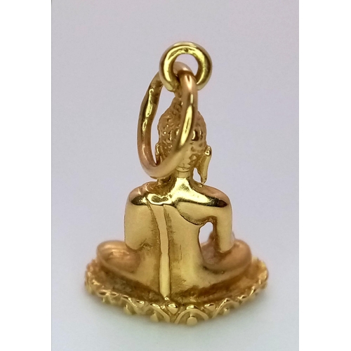 264 - A 9 K yellow gold pendant of a sitting Buddha in the lotus position meditating. Height (with bail): ... 