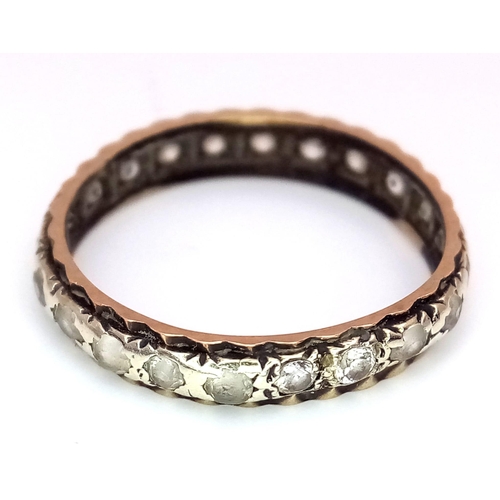 569 - A vintage, 9 K yellow gold eternity ring, clear stone set, size: O, weight: 1,9 g.