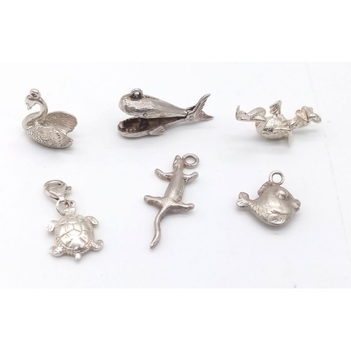 948 - 5 X STERLING SILVER ANIMAL CHARMS BLOWFISH, WHALE, SWAN, LIZARD, KERMIT FROG & TORTOISE. 14G