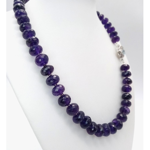 618 - A 380ctw Blue/Purple Sapphire Gemstone Necklace with Blue Topaz Clasp, 925 Silver. 46cm length. 75g ... 