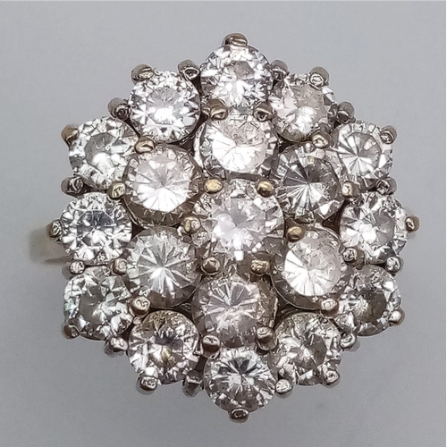 1089 - A 9K GOLD CLUSTER RING WITH SPARKLING CZ STONES .    4.7gms    size Q