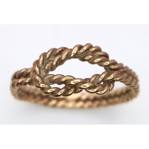 1253 - A 9K YELLOW GOLD LUCKY KNOT RING. 1.7G. SIZE L