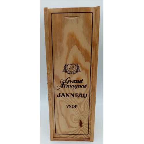 1308 - A Rare Bottle of Vintage 20th Century Janneau Grand Armagnac VSOP. 70cl Bottle. In original presenta... 