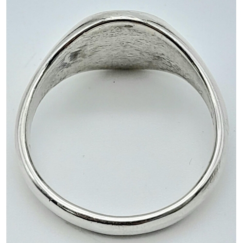 1333 - A STERLING SILVER OVAL SIGNET RING. 8.9G SIZE Y