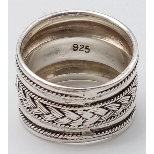 1419 - A STERLING SILVER VINTAGE STYLE RING. 7.2G. SIZE R