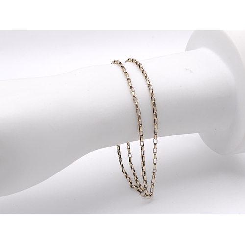 51 - A 9 K yellow gold double chain bracelet, length: 21 cm, weight: 3 g.