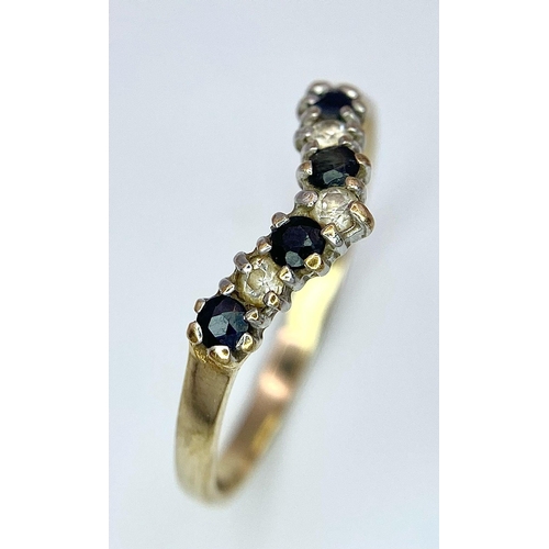 789 - A 9 K yellow gold ring with round cut sapphires and cubic zirconia, size: P, weight: 1 g.