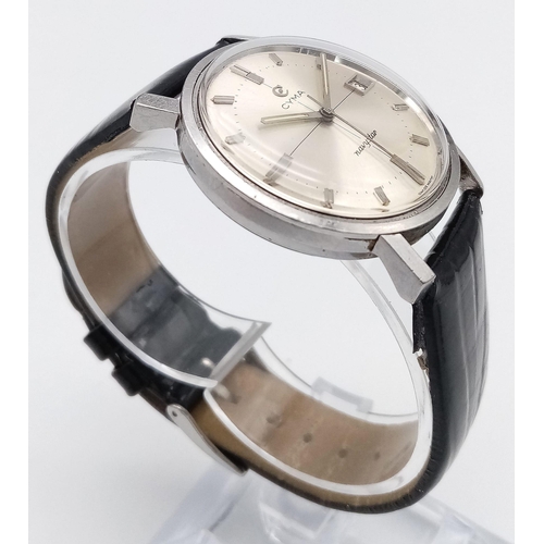 816 - A Vintage CYMA Navystar Gents Watch. Black leather strap. Stainless steel case - 35mm. Silver tone d... 