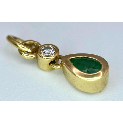 983 - AN 18K YELLOW GOLD, DIAMOND & EMERALD DROP PENDANT. 1.3G