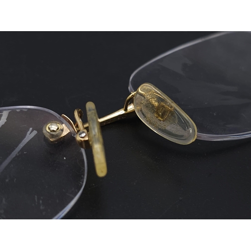 1065 - French made, magnifying glasses with 18kt Yellow Gold accents and set Diamonds. Come with a protecti... 