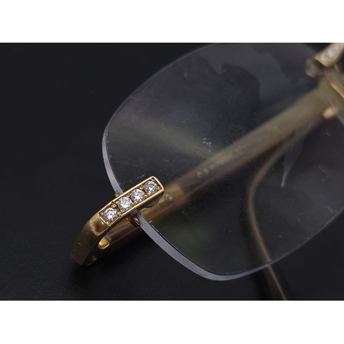 1065 - French made, magnifying glasses with 18kt Yellow Gold accents and set Diamonds. Come with a protecti... 