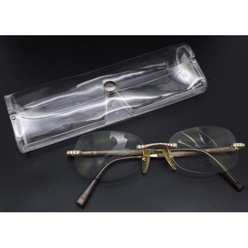 1065 - French made, magnifying glasses with 18kt Yellow Gold accents and set Diamonds. Come with a protecti... 