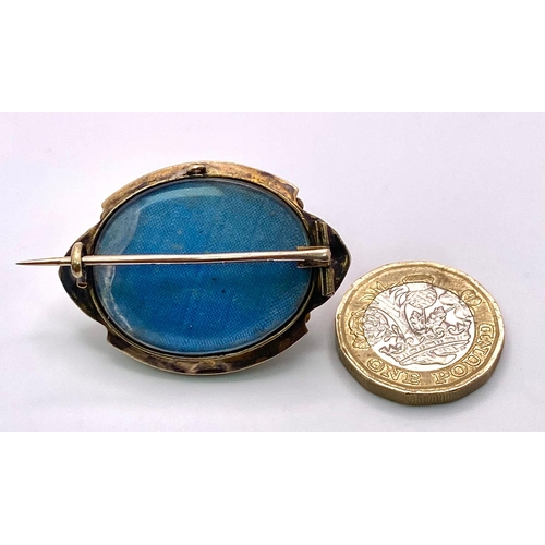 668 - An ornate, Antique Mid-Carat Gold Brooch with Turquoise centre.
Elaborate frame with Art Deco motifs... 