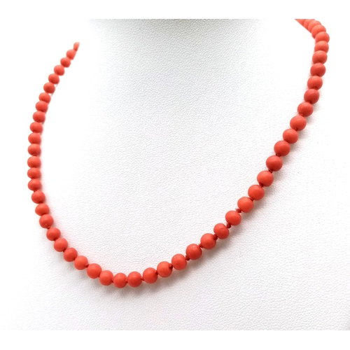 185 - A vintage Orange Beaded Necklace.
Measuring 38cms in length, this necklace is a great, bold addition... 