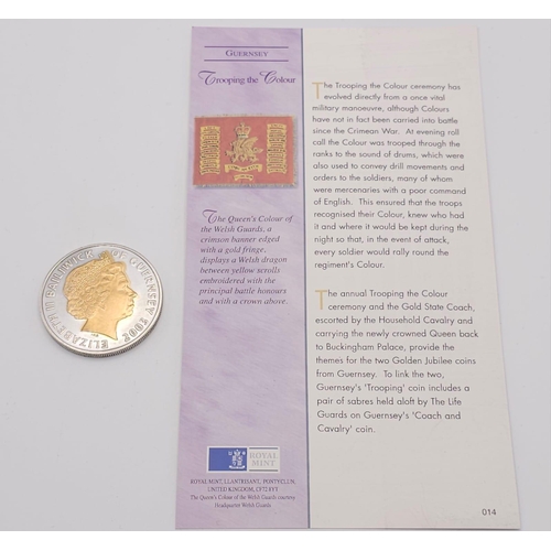 1048 - A GOLDEN JUBILEE ELIZABETH II SILVER £5 COIN HIGHLIGHTED IN 22K GOLD MINTED FOR GUERNSEY AND DATED 2... 