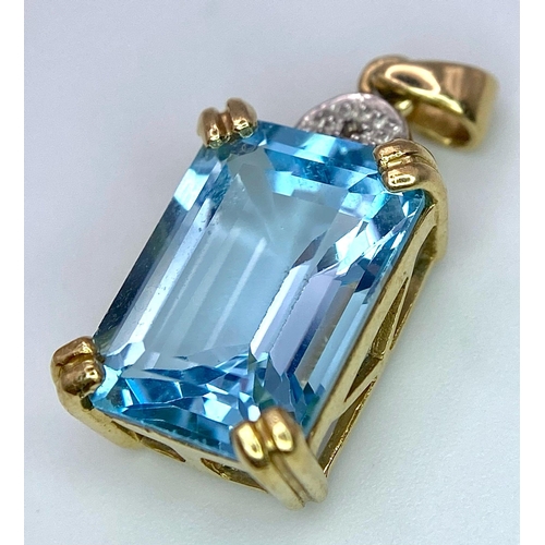 1130 - A 9K GOLD PENDANT WITH AN AQUAMARINE CENTRE STONE .   3.2gms