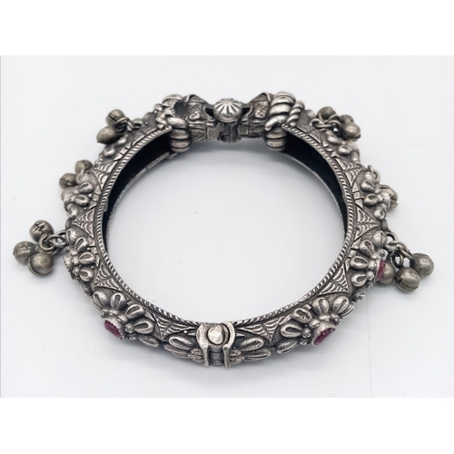 1230 - A White Metal Decorative Screw-Clasp Bangle with Double Dragon Heads.