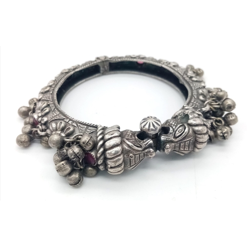 1230 - A White Metal Decorative Screw-Clasp Bangle with Double Dragon Heads.