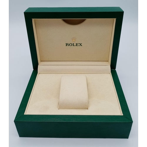 1318 - A Rolex Watch Case. Green ruffled exterior. Single watch space interior.  18cm x 13cm