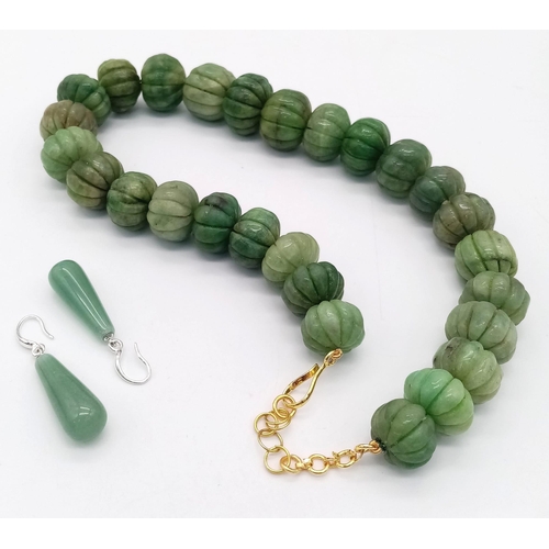 926 - A Vintage Pumpkin Jade Necklace with a Pair of Jade Drop Earrings. Necklace - 42cm