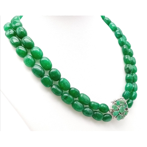 59 - A Two Strand Emerald Oval Beaded Necklace. With a matching gemstone and Silver Clasp. Beads-422ctw. ... 